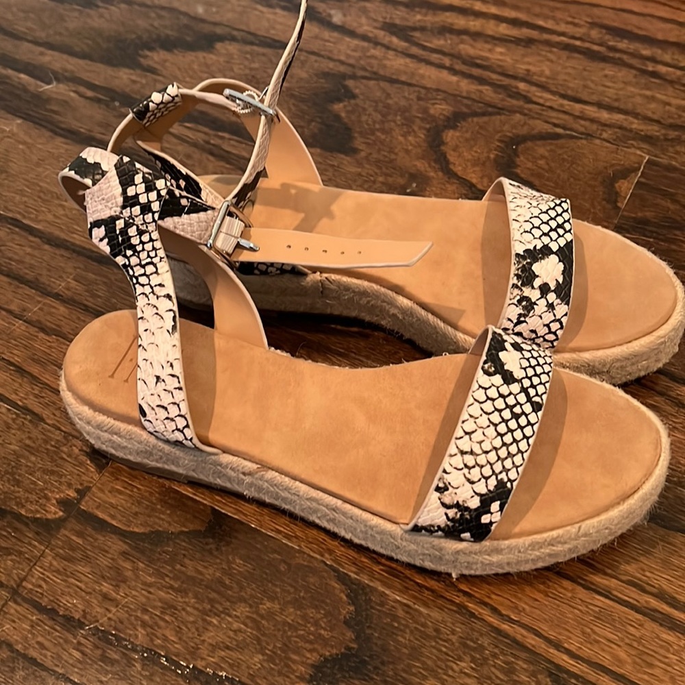Comfortable espadrilles sandals. 8.5.